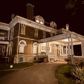 Rockcliffe Mansion - Bed & Breakfast Near Me - Hannibal, Missouri
