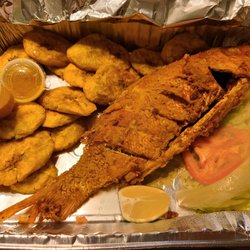 Castillo's Grocery - Fried red snapper with fried plantains/pargo frito con tostones