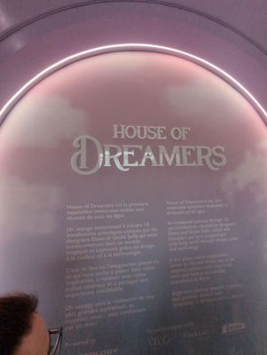 Carrousel du Louvre by null