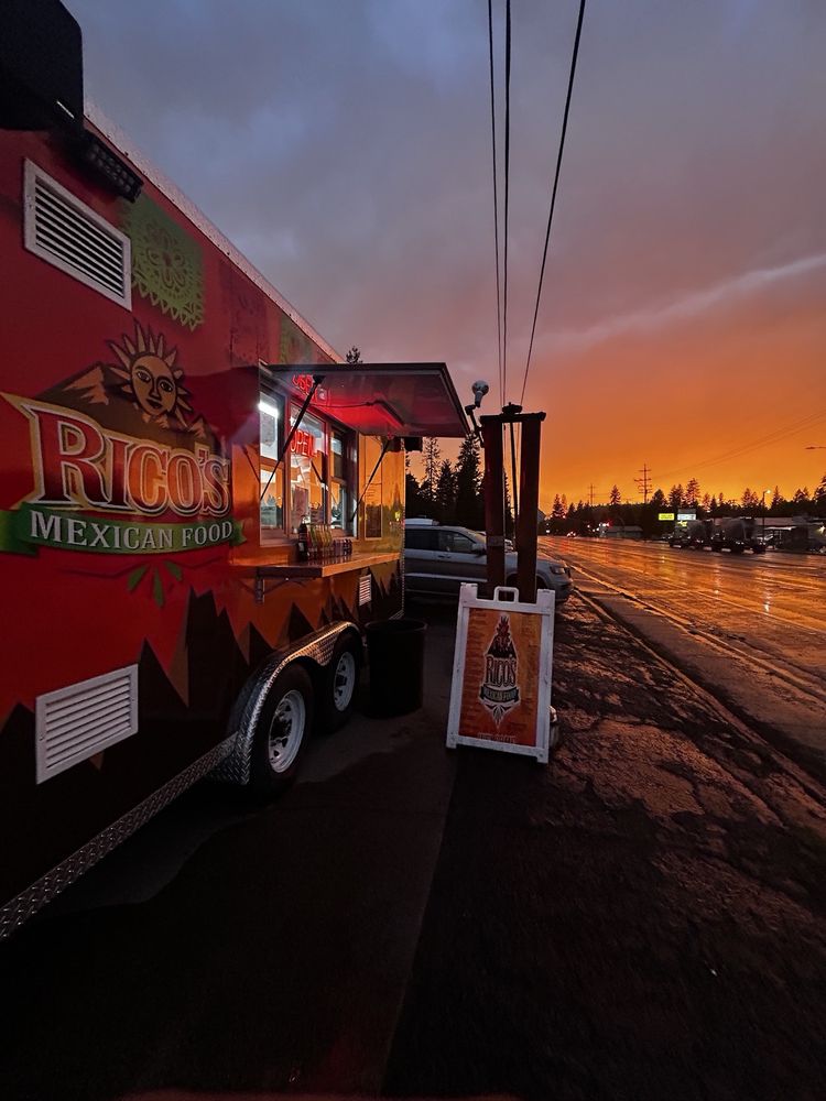 Rico's Mexican Food Logo