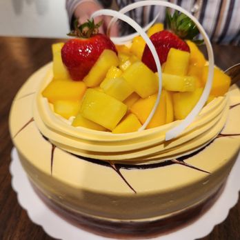 85°C Bakery Cafe-Cupertino - Mango Creme Brulee Cake - Bakeries Near Me - Cupertino, California 85°C Bakery Cafe-Cupertino - Mango Creme Brulee Cake - Bakeries Near Me - Cupertino, California