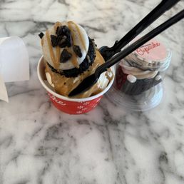 Peanut Butter Cupcake and ice cream Peanut Butter Cupcake and ice cream