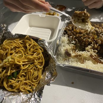 Everest Momo - Veg Chow Mein and Chilli Chicken with Rice - Food Trucks Near Me - Sunnyvale, California Everest Momo - Veg Chow Mein and Chilli Chicken with Rice - Food Trucks Near Me - Sunnyvale, California