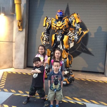 Universal Studios Florida - Photo with Bumblebee! - Amusement Parks Near Me - Orlando, Florida Universal Studios Florida - Photo with Bumblebee! - Amusement Parks Near Me - Orlando, Florida