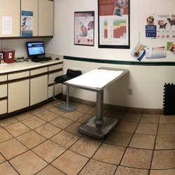 Midway Veterinary Hospital - Exam room 2