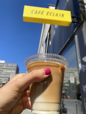 Café Éclair by null