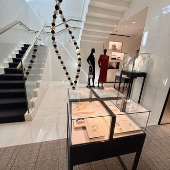 Chanel - Interior - Women's Clothing Near Me - Barcelona, B Chanel - Interior - Women's Clothing Near Me - Barcelona, B