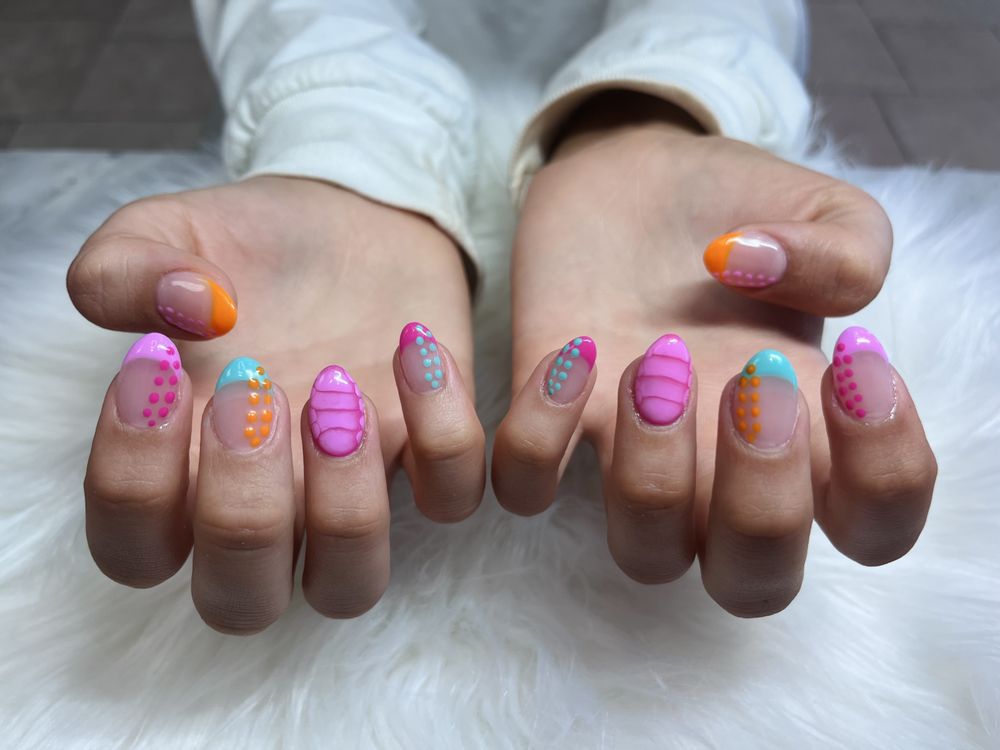 Pinky's Nails Logo