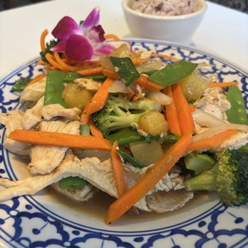 Little Charm Eatery - Chicken Pineapple - Thai Near Me - Wallingford, Connecticut