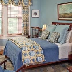 B F Hiestand House B&B - Blakemore Room