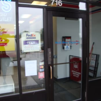 Mail Box Express - DO NOT walk through these doors to ship anything! - Mailbox Centers Near Me - Blaine, Minnesota