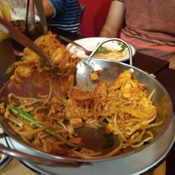 Rim Tanon - Classic pad thai - Thai Near Me - Houston, Texas