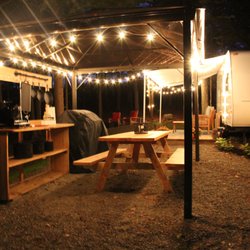 The Bear's Den - The nightlife....
