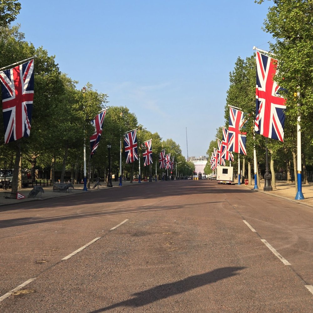 Buckingham Palace - Landmarks & Historical Buildings Near Me - London, XGL
