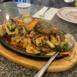 Treasure Dragon - Sizzling noodles