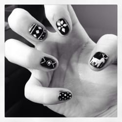 The Nail Cafe - Christmas sweater inspired nails!