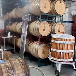 wineUdesign - Barrel6of wine.
