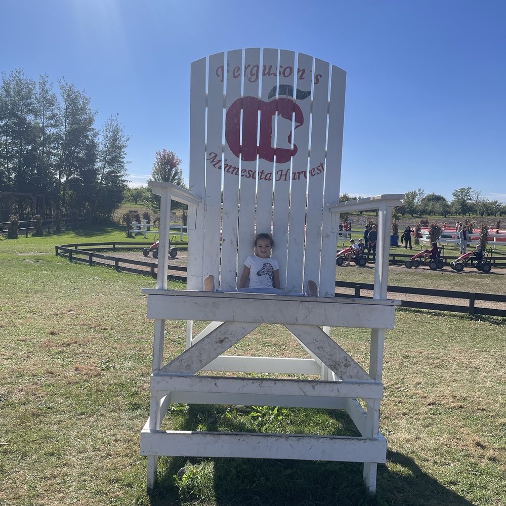 Minnesota Harvest Apple Orchard - Giant chair - Pick Your Own Farms Near Me - Jordan, Minnesota