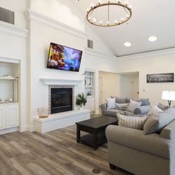 Maple Ridge Senior Living - Living Room