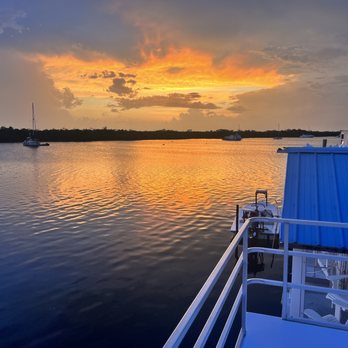 Mangrove Marina - Gorgeous sunset - Marinas Near Me - Tavernier, Florida Mangrove Marina - Gorgeous sunset - Marinas Near Me - Tavernier, Florida