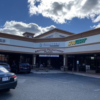 YAAAS TEA-Hauppauge - Shopping plaza - Bubble Tea Near Me - Hauppauge, New York