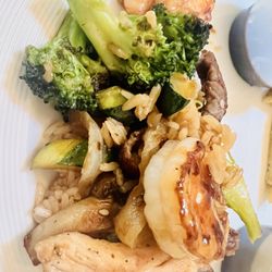 Chow's Ramen & Hibachi - Teriyaki Hibachi Combo with lots of veggies  shrimp, steak  and chicken