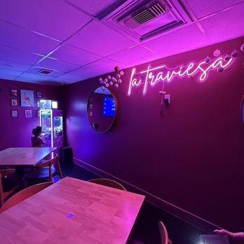 Adoro Restaurant & Bar - Tiene un pequeño salón de eventos muy agusto si necesitas celebrar alguna ocasión especial - Bars Near Me - Fort Worth, Texas Adoro Restaurant & Bar - Tiene un pequeño salón de eventos muy agusto si necesitas celebrar alguna ocasión especial - Bars Near Me - Fort Worth, Texas