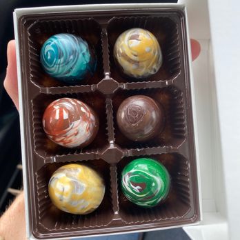 Cocoa Tree Confectionery - Bonbons - Chocolatiers & Shops Near Me - Mequon, Wisconsin