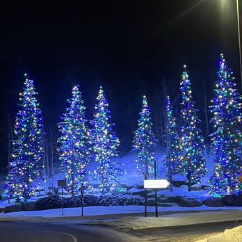 Vail - a street lined with christmas trees - Bars Near Me - Vail, Colorado Vail - a street lined with christmas trees - Bars Near Me - Vail, Colorado