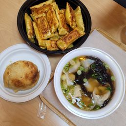Salmon Wonton Soup(12 Pcs)三文鱼馄饨（12个）