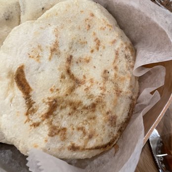Darna Mediterranean Eatery - Pita bread for hummus - Mediterranean Near Me - Plano, Texas