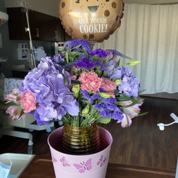 Flower arrangement made by Brenda Flower arrangement made by Brenda