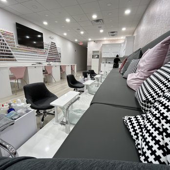 Rouge Nail Studio - Nail Salons Near Me - Dedham, Massachusetts