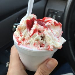 Fresas queso ice cream. I can't even think of the worlds to accurately describe how good this is!