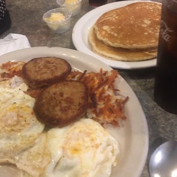 Papa Kerns Cafe - American Near Me - Des Moines, Iowa