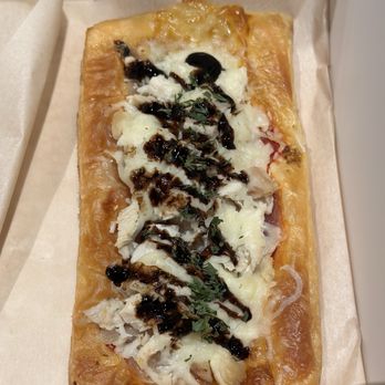 Paris Baguette - Grilled Chicken & Caramelized Onion Pizzetta - Coffee & Tea Near Me - Irvine, California Paris Baguette - Grilled Chicken & Caramelized Onion Pizzetta - Coffee & Tea Near Me - Irvine, California