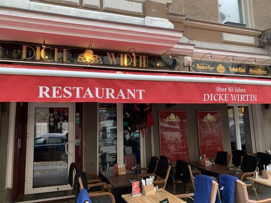 Dicke Wirtin by null