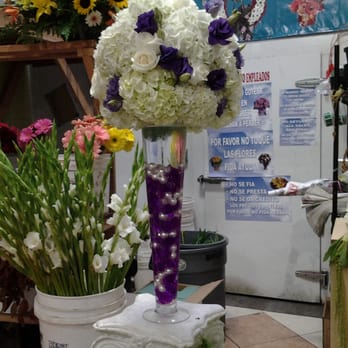 Santa Barbara Flowers - even if the color was wrong you took it and used it and now you complain about your 25.00 dollar centerpiece interesting - Florists Near Me Santa Barbara Flowers - even if the color was wrong you took it and used it and now you complain about your 25.00 dollar centerpiece interesting - Florists Near Me