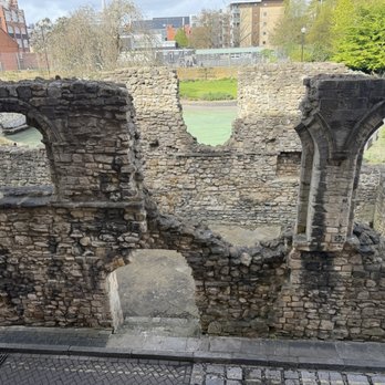 Ennio's Boutique Hotel - Ruins overlooking the park. - Bed & Breakfast Near Me - Southampton, STH