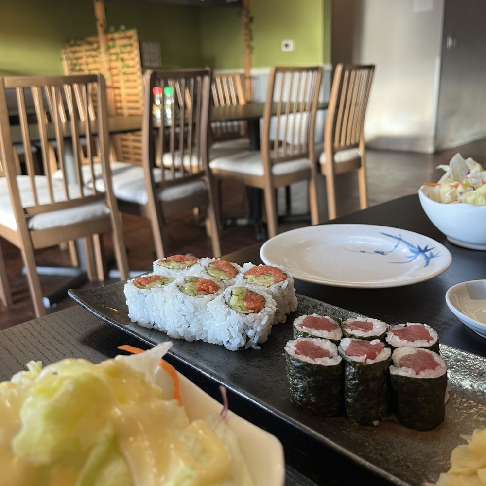 Happy Sushi - Spicy Tuna roll, Tuna Maki! - Japanese Near Me - Santa Clara, California Happy Sushi - Spicy Tuna roll, Tuna Maki! - Japanese Near Me - Santa Clara, California