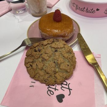 Cafe Lola - Chocolate chip cookie - Bakeries Near Me - Las Vegas, Nevada