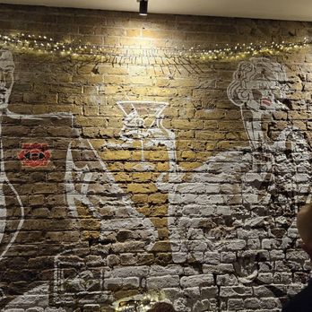 The Rose - Artwork behind our table - Pubs Near Me - London, XGL The Rose - Artwork behind our table - Pubs Near Me - London, XGL