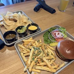 Breckenridge Brewery Ale & Game House - Wagyu Pub Burger*, chips