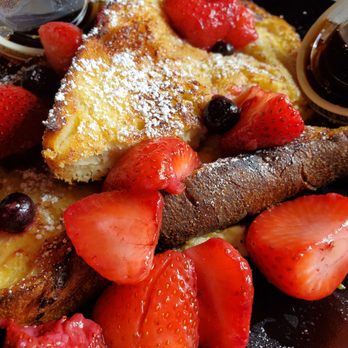 Empire Cafe - French Toast close up - Breakfast & Brunch Near Me - Houston, Texas