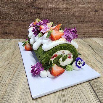 The Baking Endeavor - Matcha roll cake with fresh cream and strawberry bits (fresh fruit and fresh flowers as toppings) - Desserts Near Me The Baking Endeavor - Matcha roll cake with fresh cream and strawberry bits (fresh fruit and fresh flowers as toppings) - Desserts Near Me
