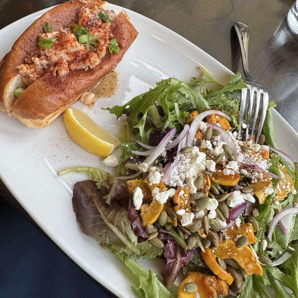 Lobster roll and fall salad Lobster roll and fall salad