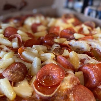 Mountain Mike's Pizza - Pepperoni and pineapple pizza - Pizza Near Me - Clovis, California