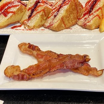 Keke's Breakfast Cafe - Strawberry french toast with bacon - Breakfast & Brunch Near Me - Riverview, Florida