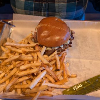 The Pearl - Sports Bars Near Me - Manchester, Connecticut