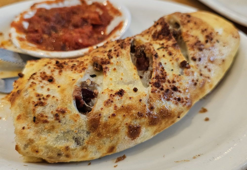 WALLBURG GRILL & PIZZERIA Updated August 2024 77 Photos & 35